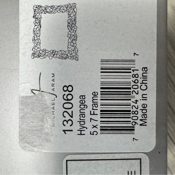 (NWB) Michael Aram Stunning Hydrangea Frame, 5" x 7" Gold - Picture 8 of 10